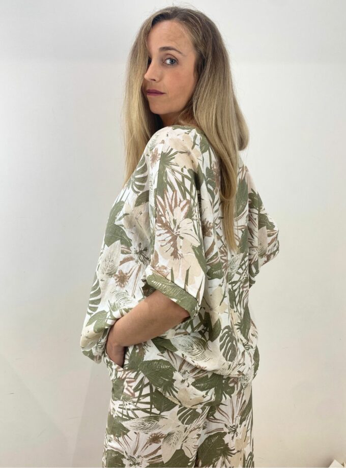 Camiseta estampada hojas verde