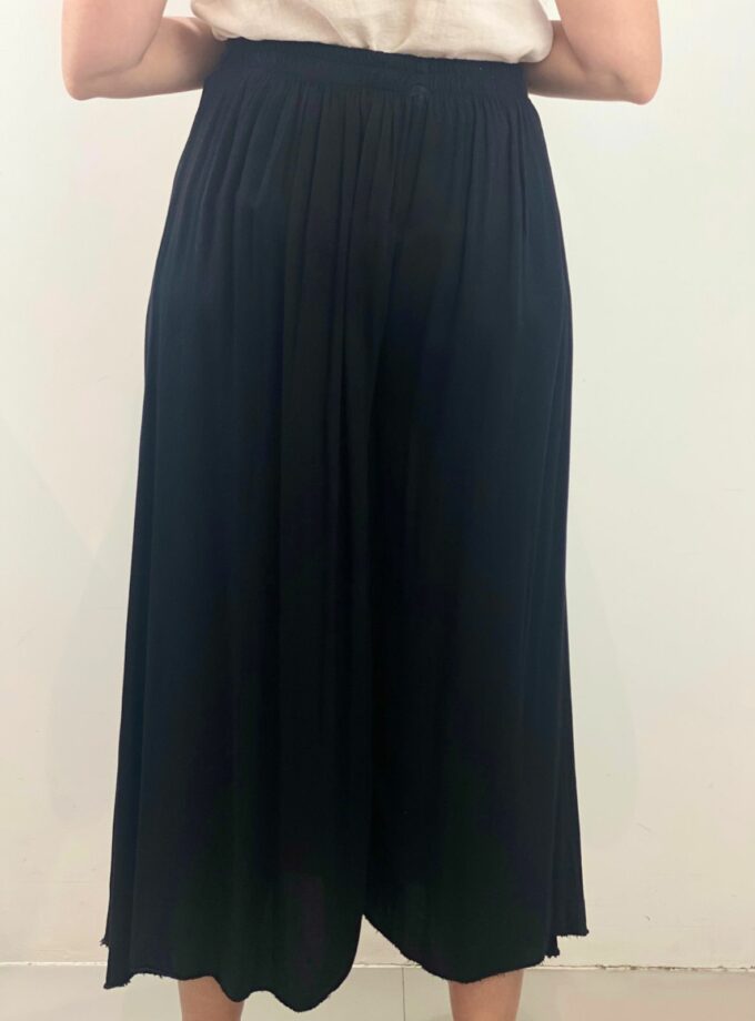 Pantalón negro pata ancha