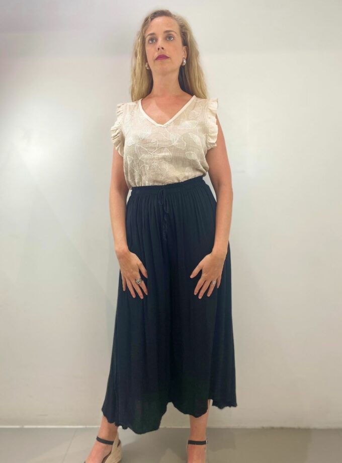 Pantalón negro pata ancha