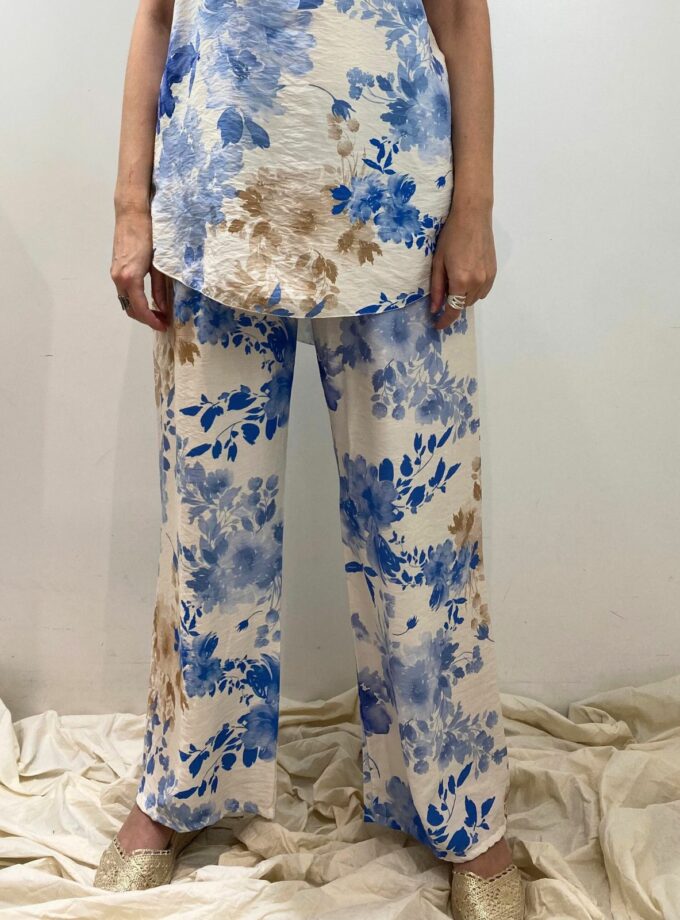 Pantalón estampado hojas azul