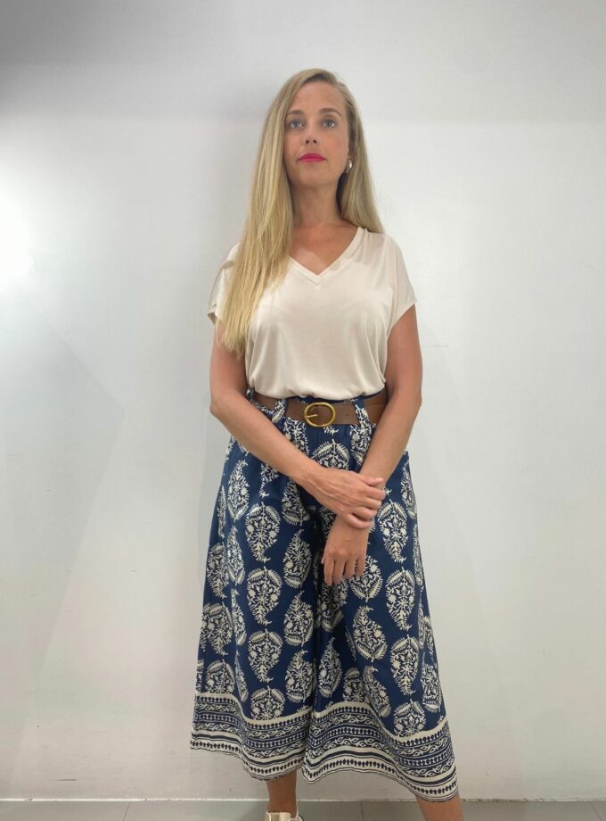 Pantalón azul marino estampado hojas