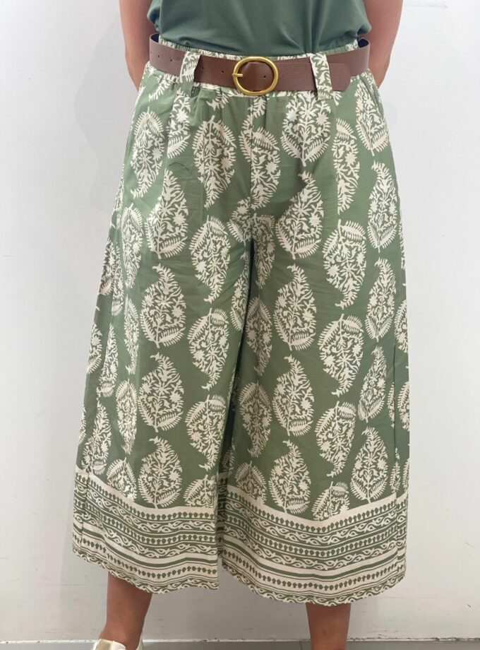 Pantalón verde estampado hojas beige