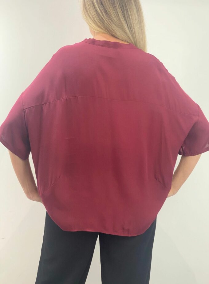 Camisa color burdeos