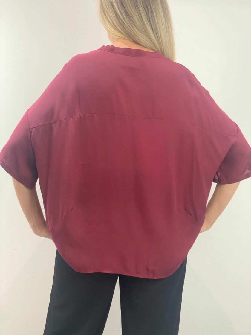 Camisa color burdeos