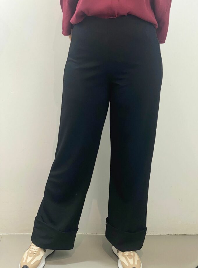 Pantalón negro pata ancha