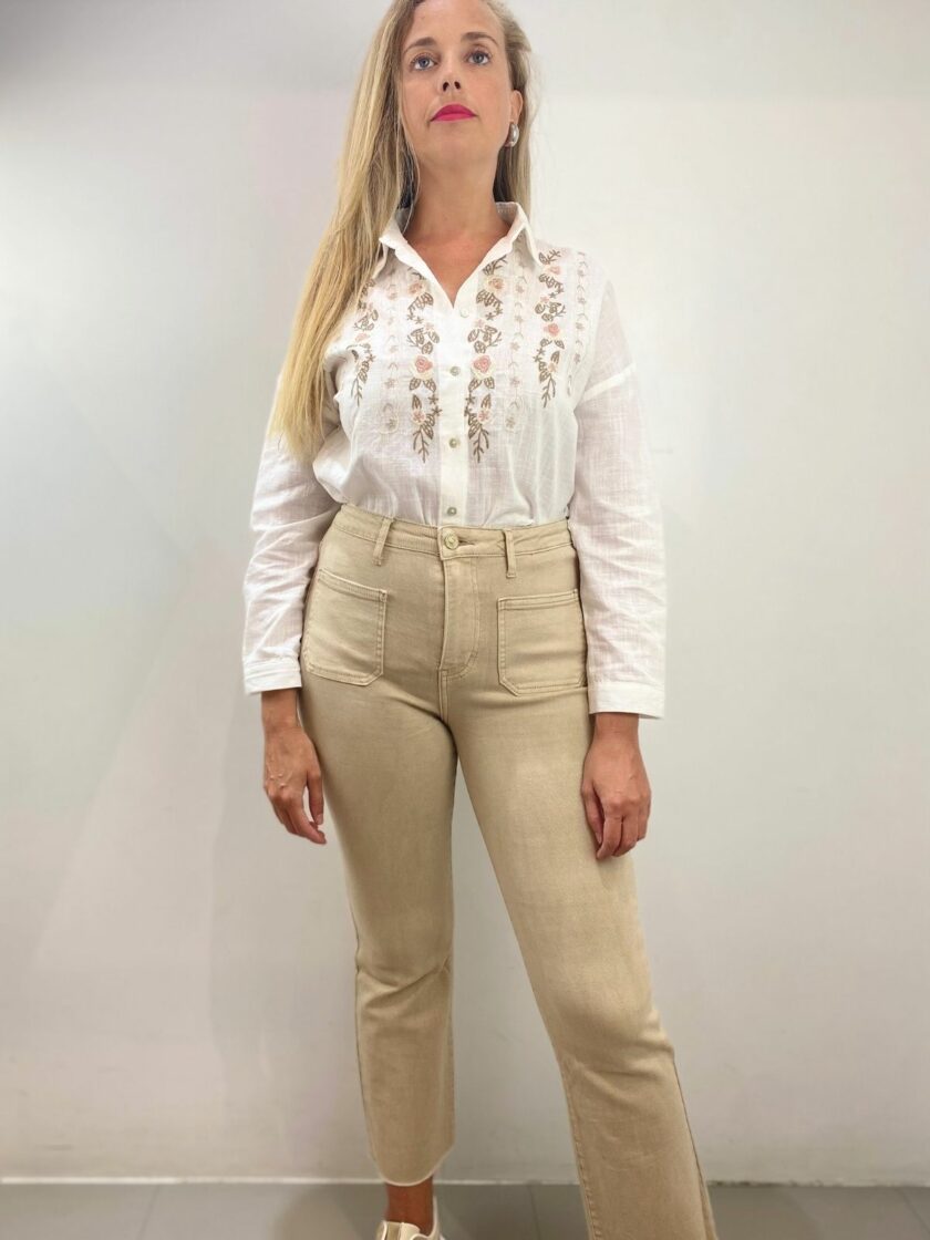 Pantalón vaquero beige pata ancha