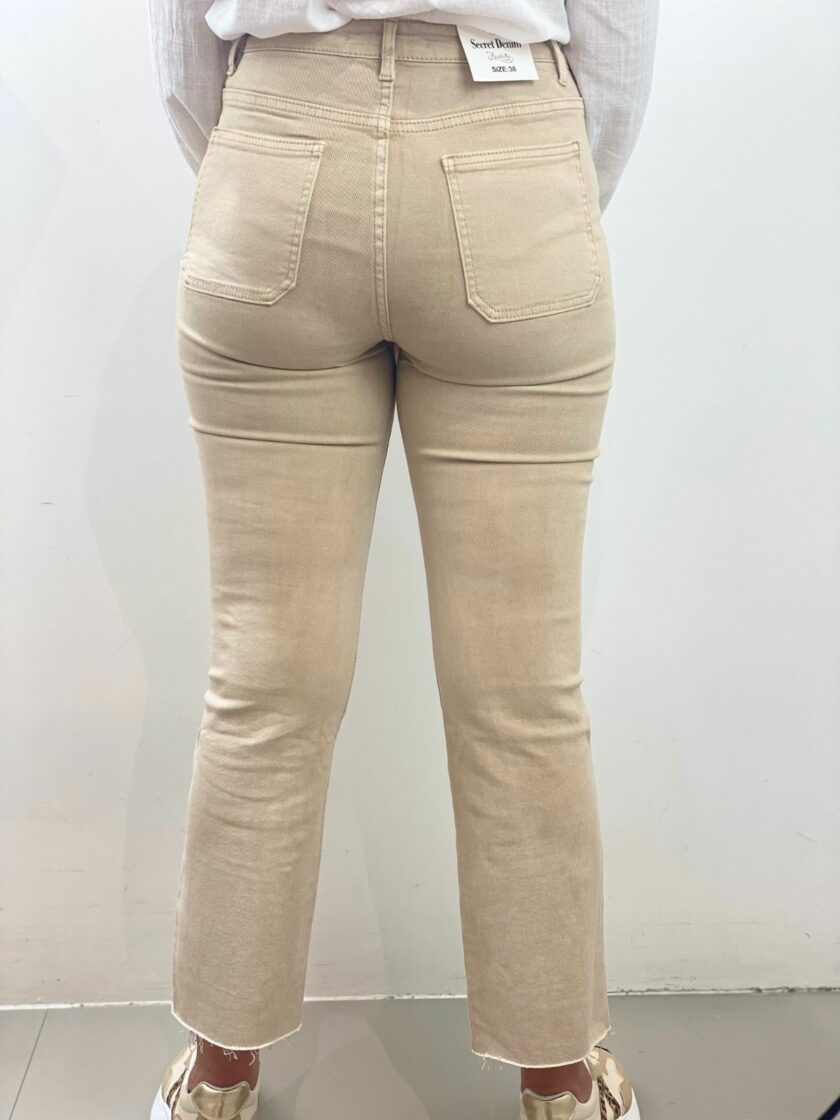 Pantalón vaquero beige pata ancha