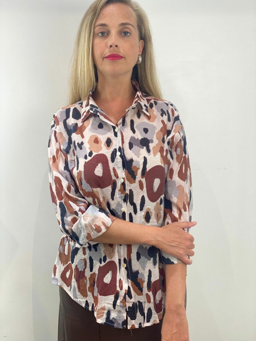 Camisa marrón estampada asimétrica