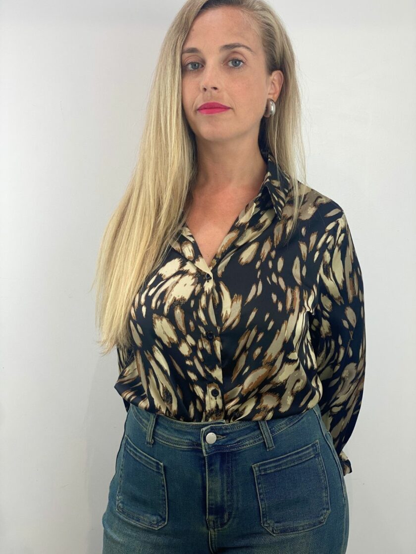 Camisa raso estampada animal print marrón