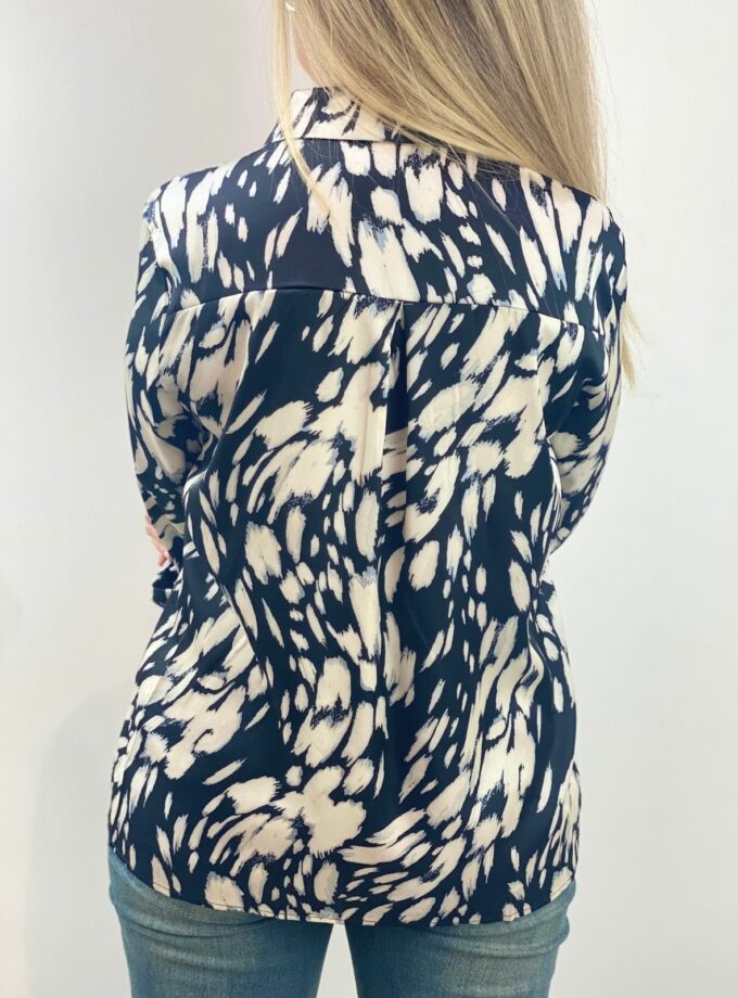 Camisa negra raso estampada animal print