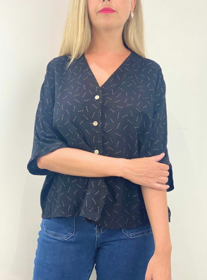 Camisa negra estampado dorado