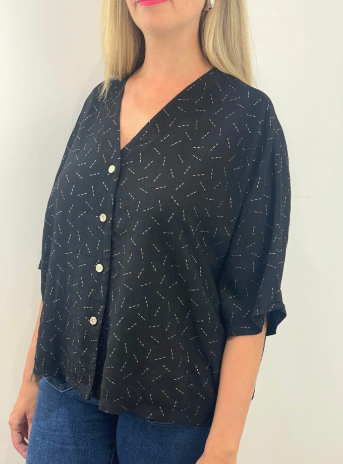 Camisa negra estampado dorado