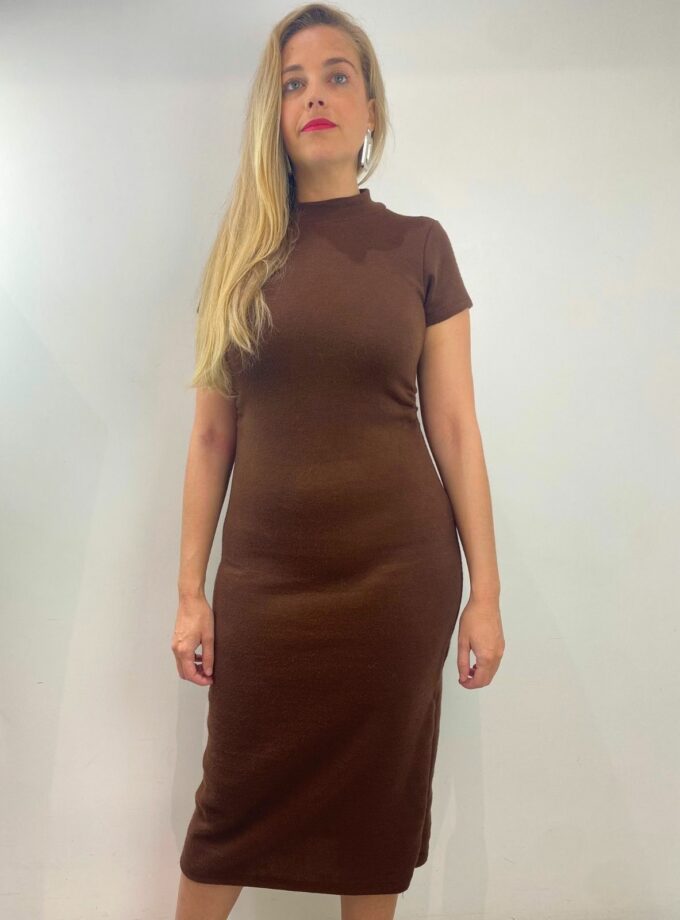 Vestido marrón marga corta con frunce