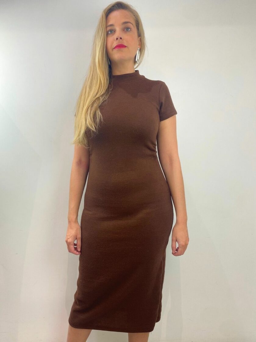 Vestido marrón marga corta con frunce
