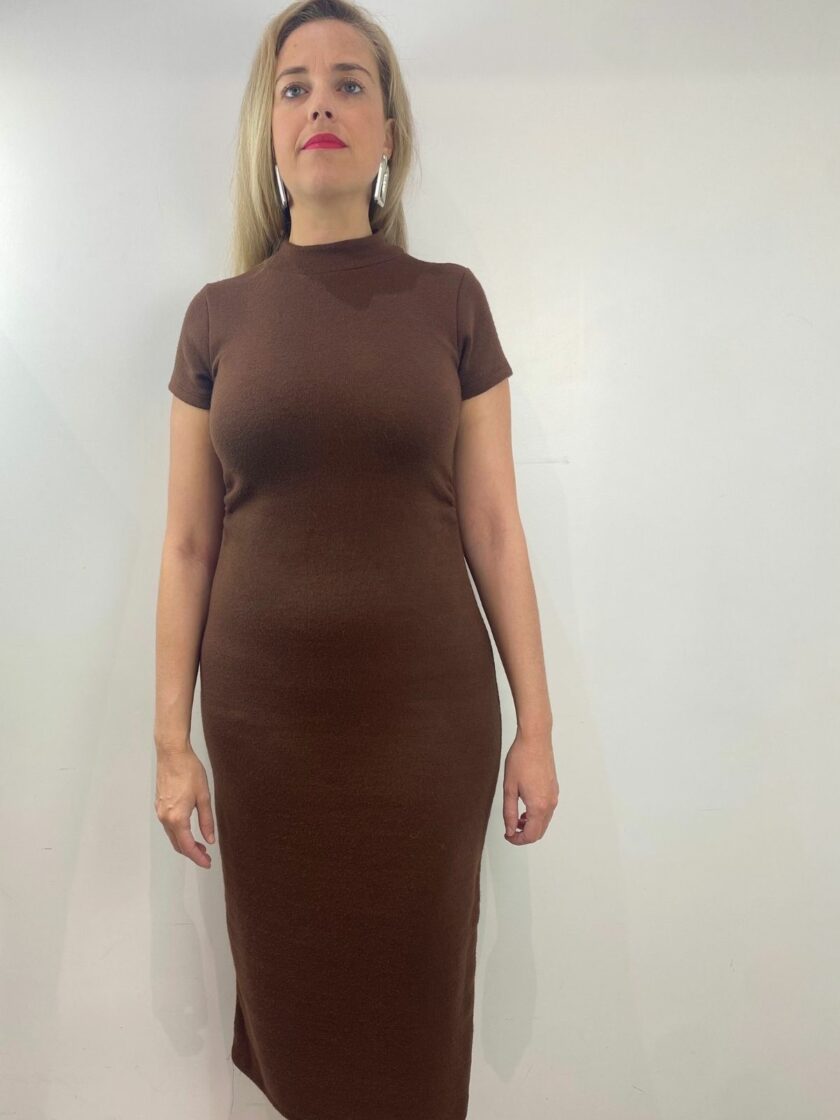 Vestido marrón marga corta con frunce