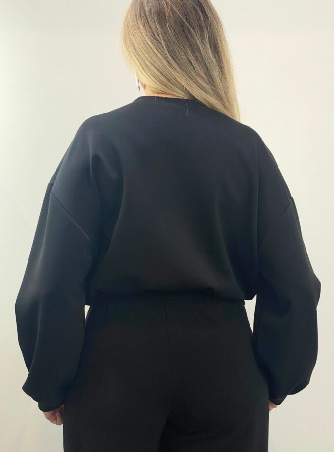 Sudadera negra corta