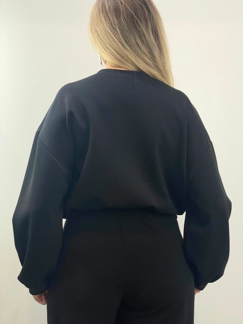 Sudadera negra corta