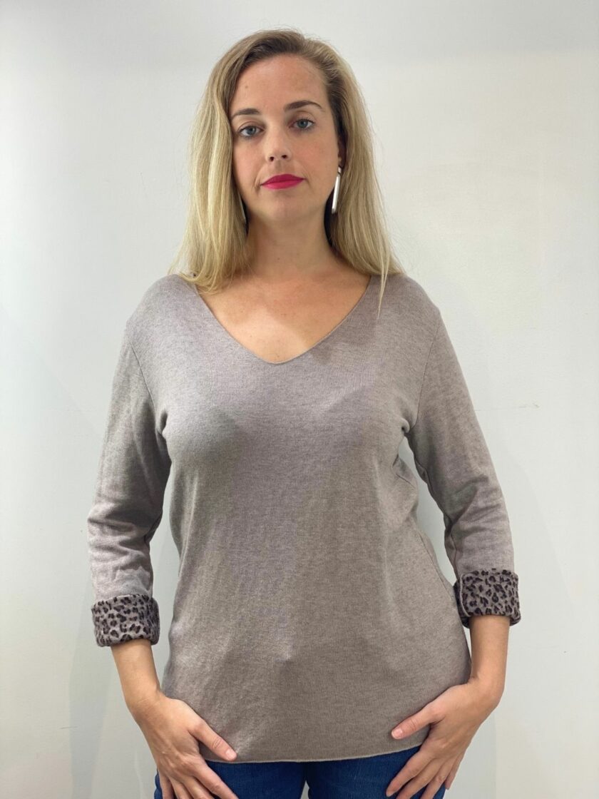 Jersey fina beige oscuro interior leopardo