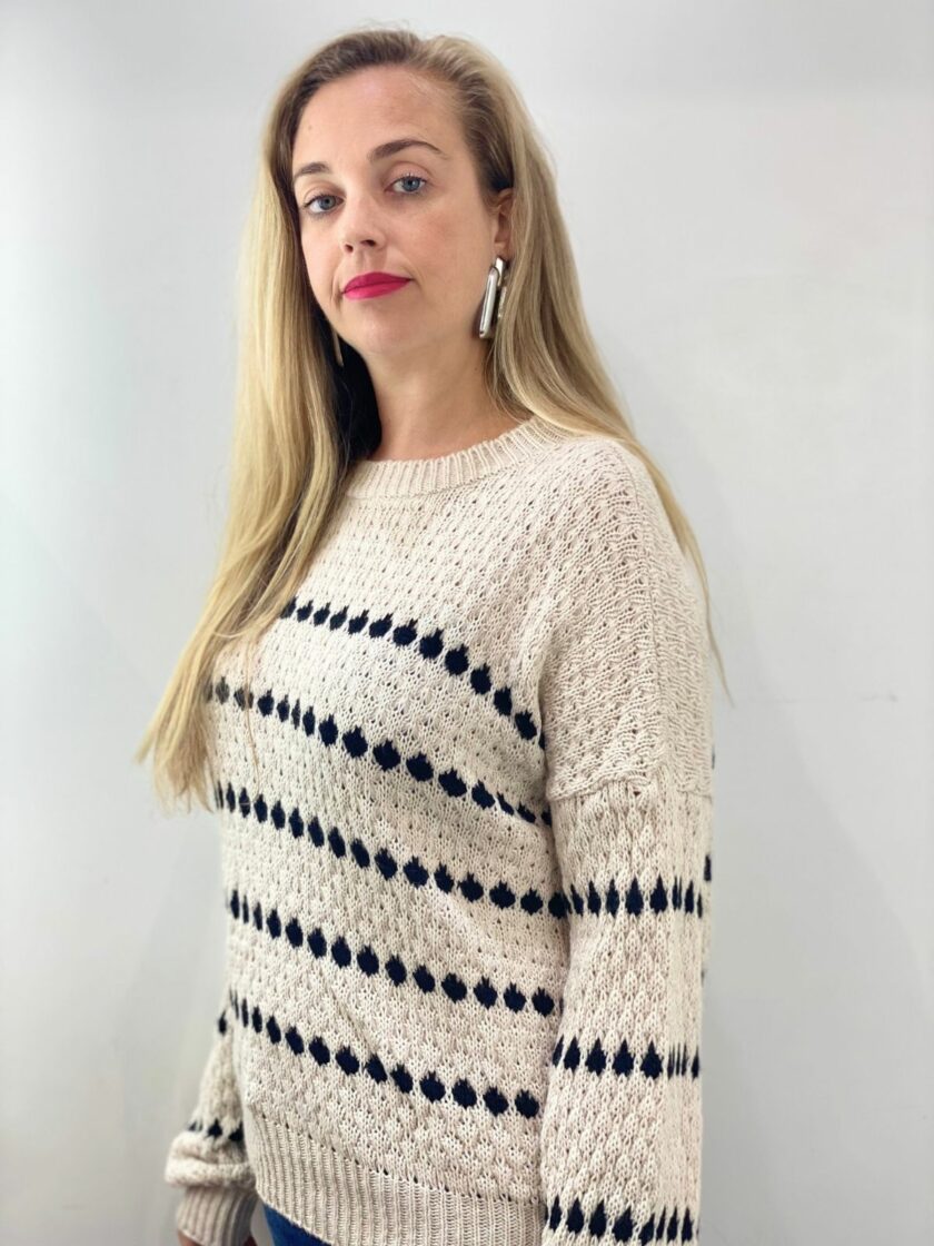 Jersey beige calado dibujo negro