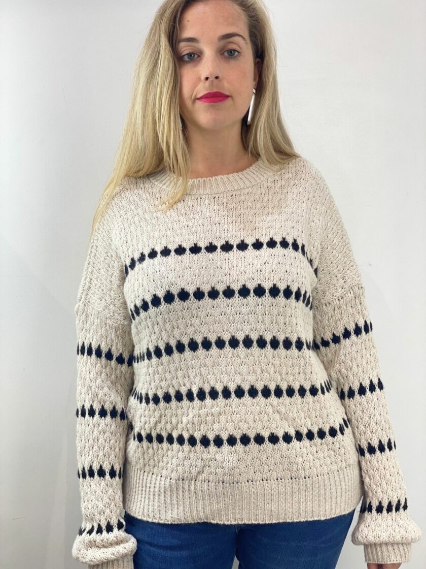 Jersey beige calado dibujo negro