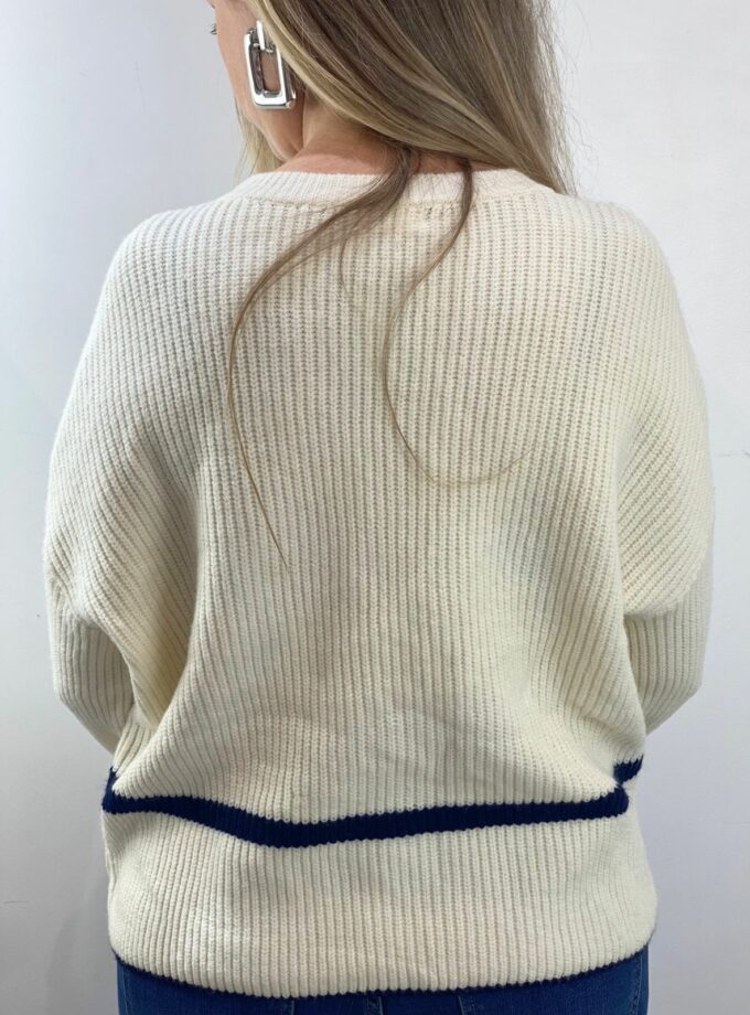 Jersey con botón lateral