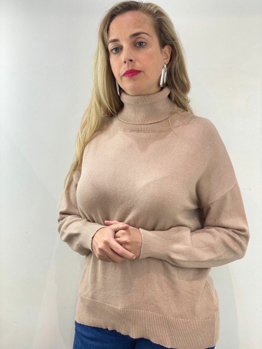 Jersey beige cuello vuelto