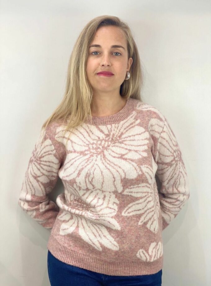 Jersey de punto rosa con flores beige