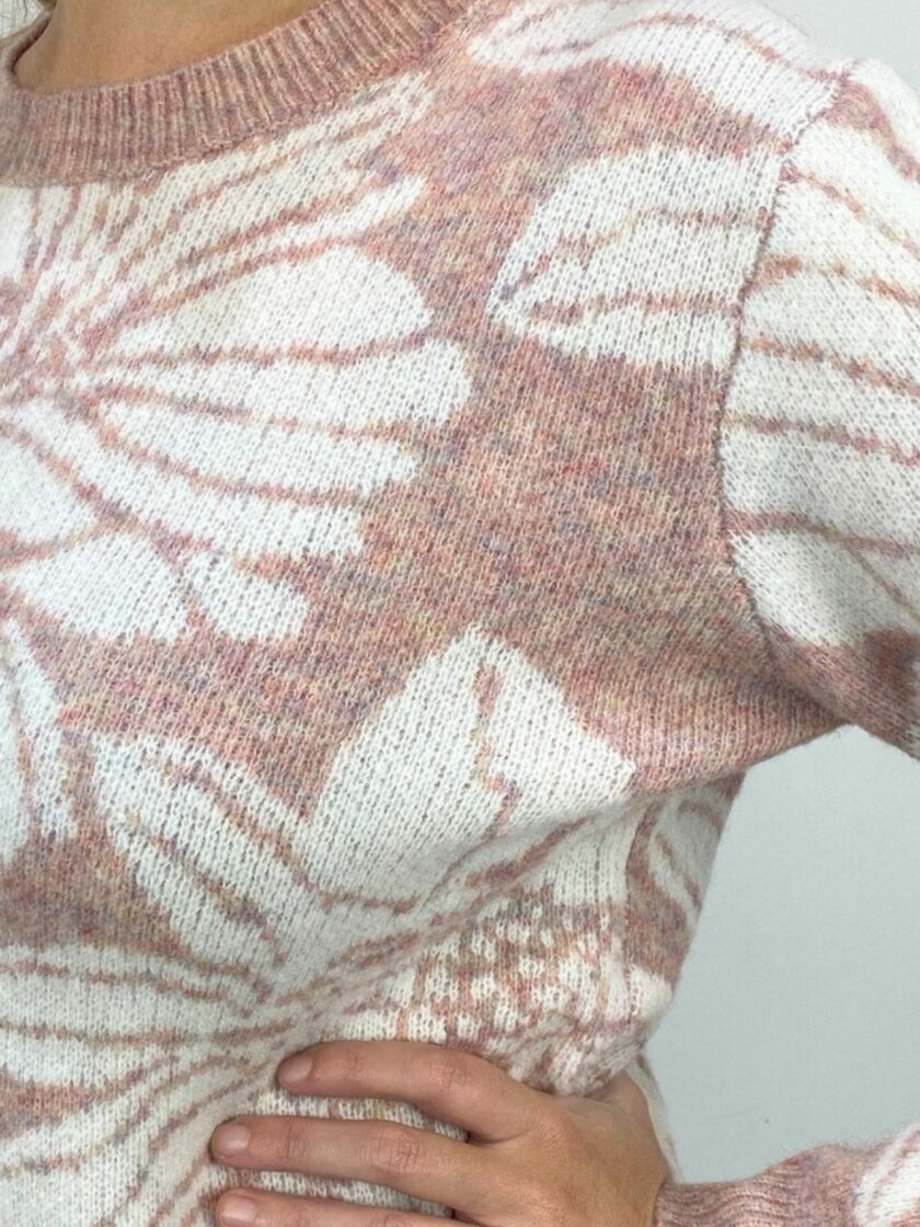 Jersey de punto rosa con flores beige