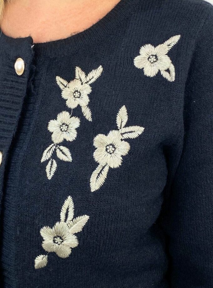 Rebeca de punto negra bordado flores