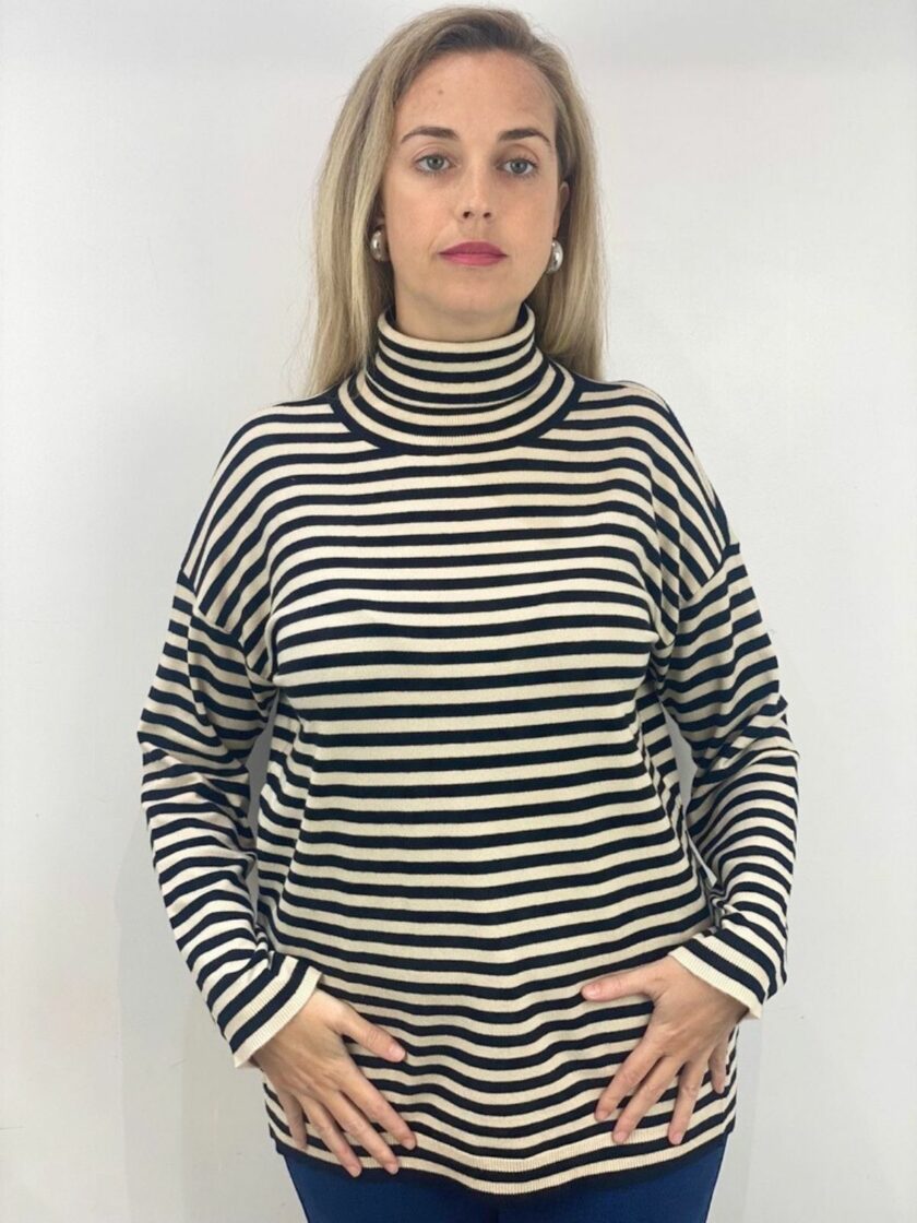 Jersey de rayas beige y negro cuello vuelto