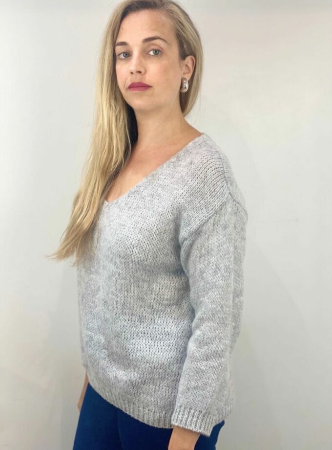 Jersey gris cuello pico