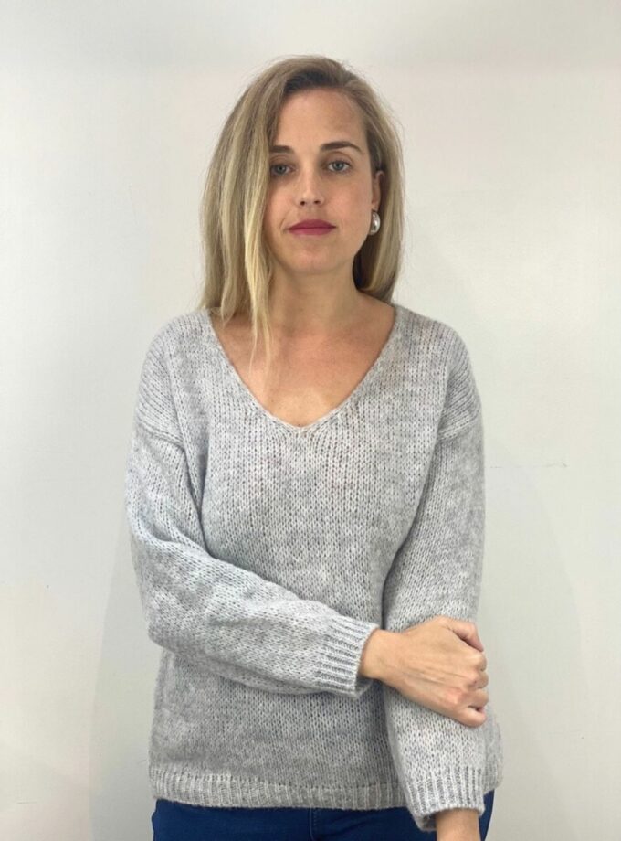 Jersey gris cuello pico