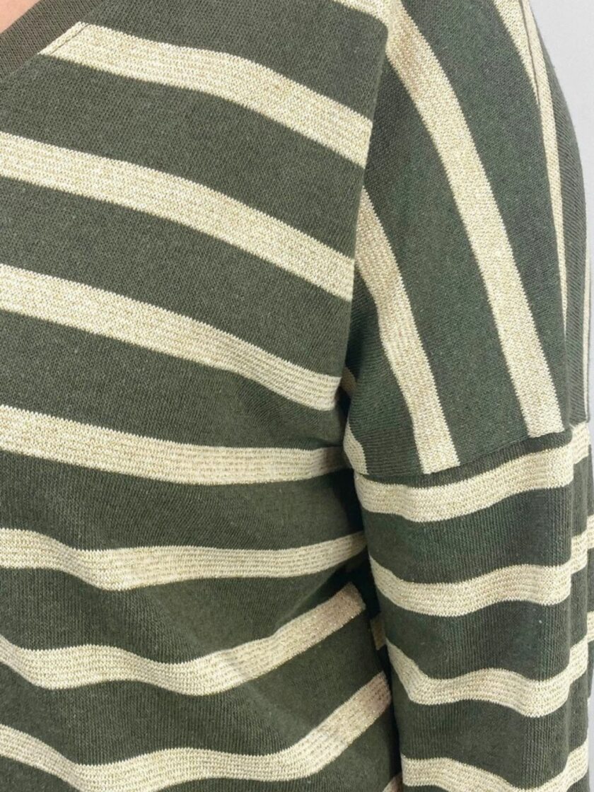 Camiseta verde rayas dorado