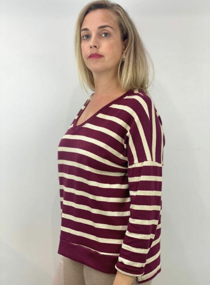 Camiseta burdeos raya dorado