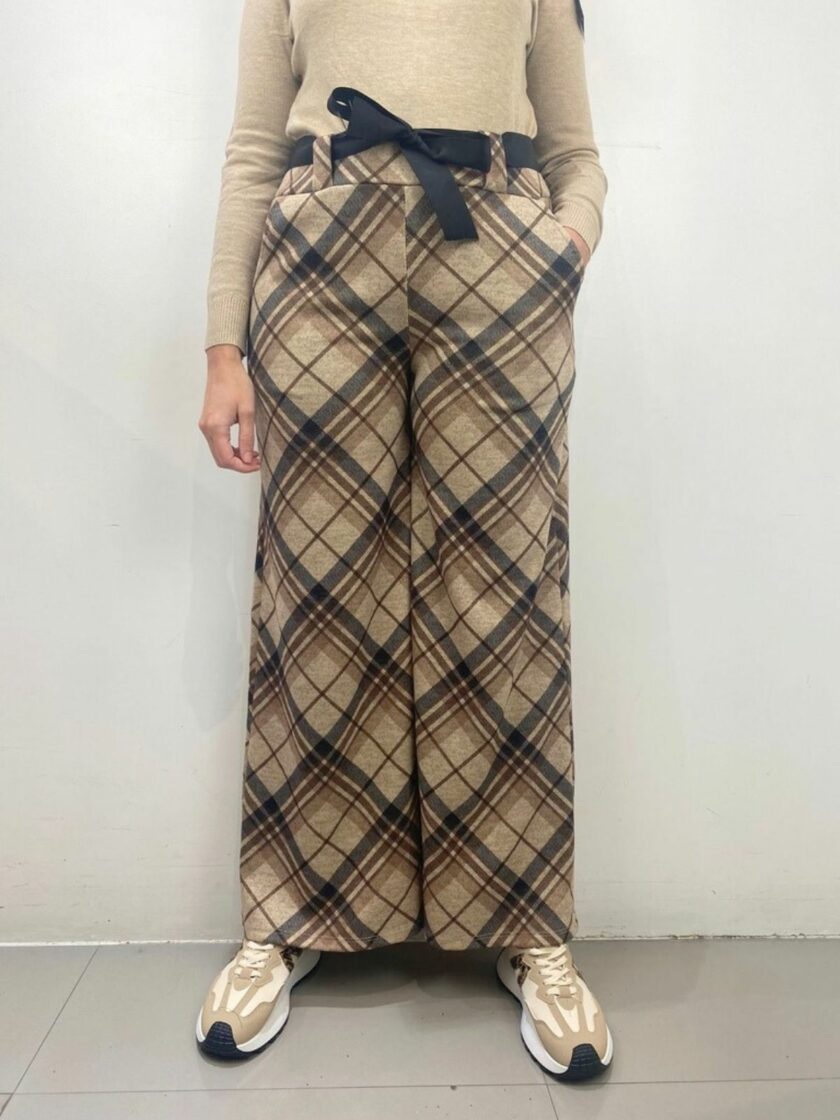 Pantalón pata ancha estampado cuadros