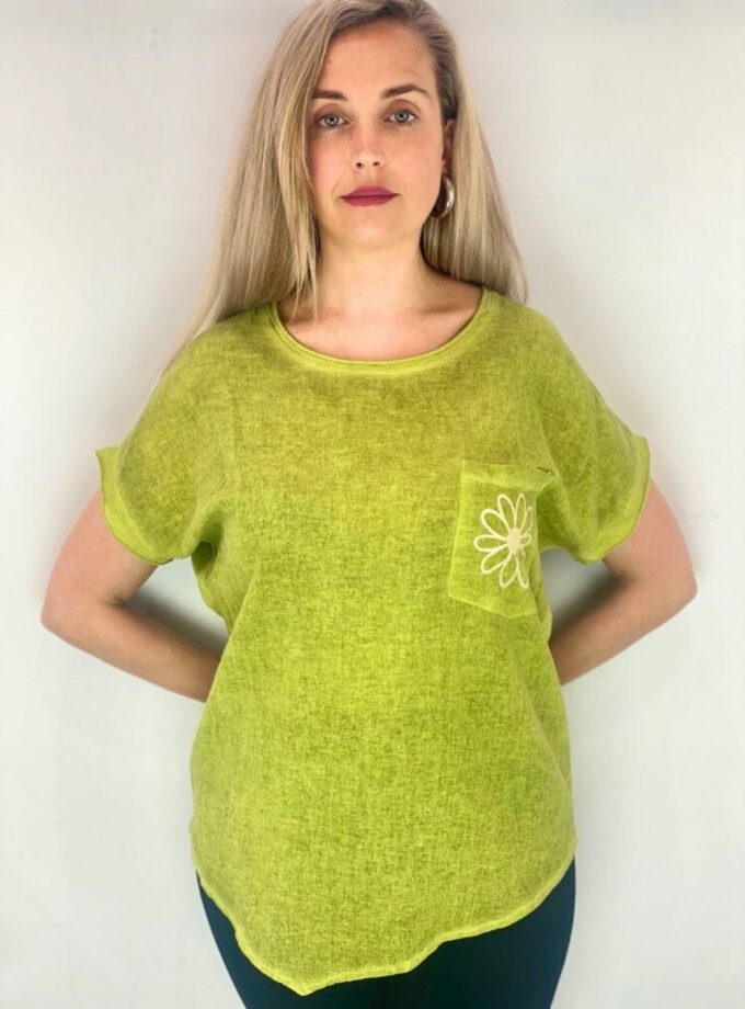 Camiseta color pistacho simétrica