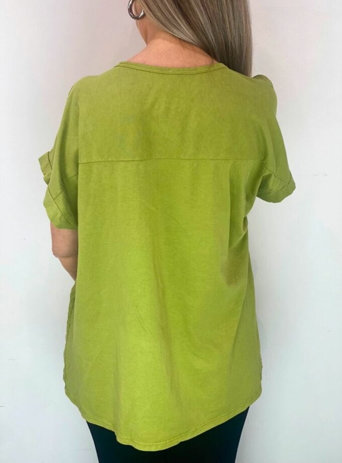 Camiseta color pistacho estampado