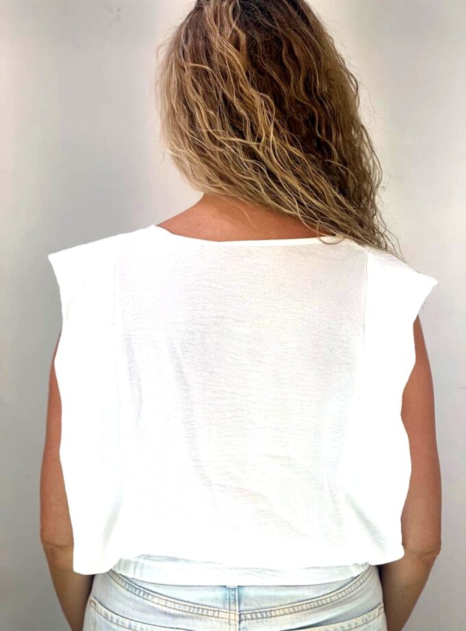 Blusa blanca con volante