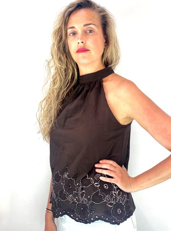 Blusa marrón bordada cuello halter