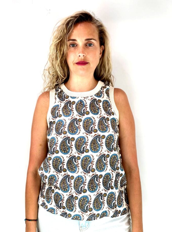 Top sin manga estampada