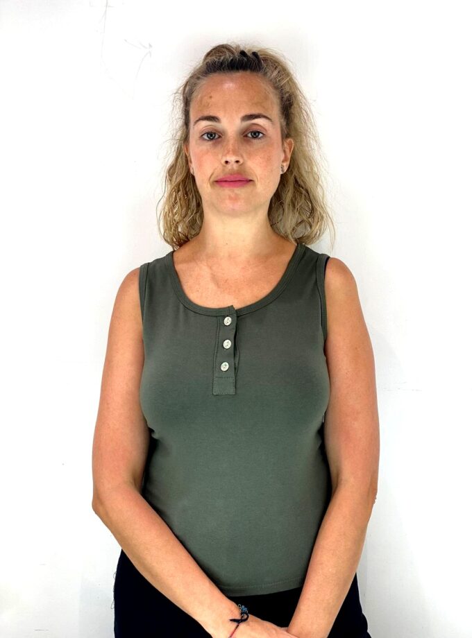 Top verde con botón