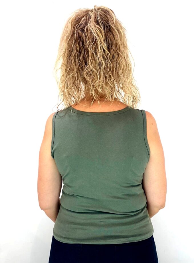 Top verde con botón