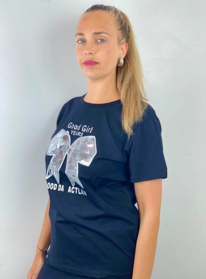 Camiseta negra estampada lazo