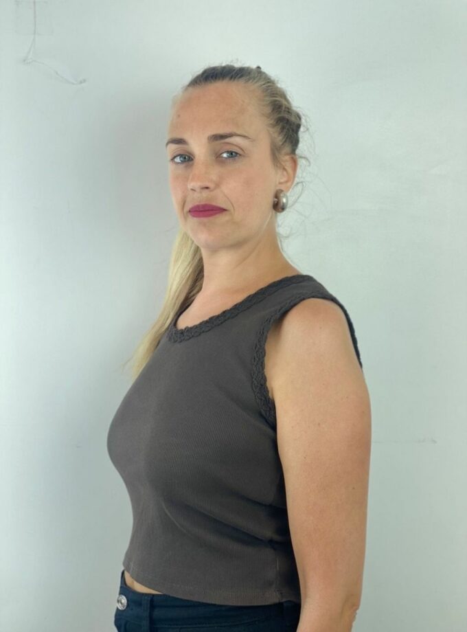 Top marrón borde trenza